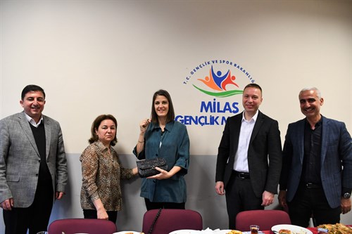 Kaymakam Böke, Milas Gençlik Merkezinde kursiyerlerle bir araya geldi