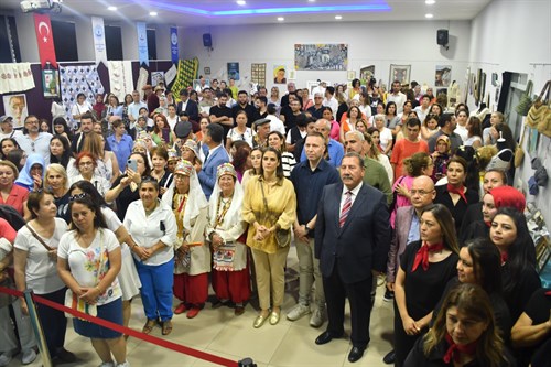 Hayat Boyu Öğrenme Haftası Kapsamında Düzenlenen Serginin Açılışı Kaymakamımız Sayın Mustafa Ünver Böke'nin Katılımlarıyla Gerçekleştirildi